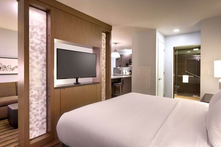 Room 35 of 59