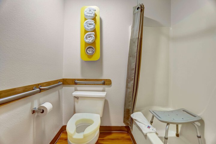 Room 11 of 24