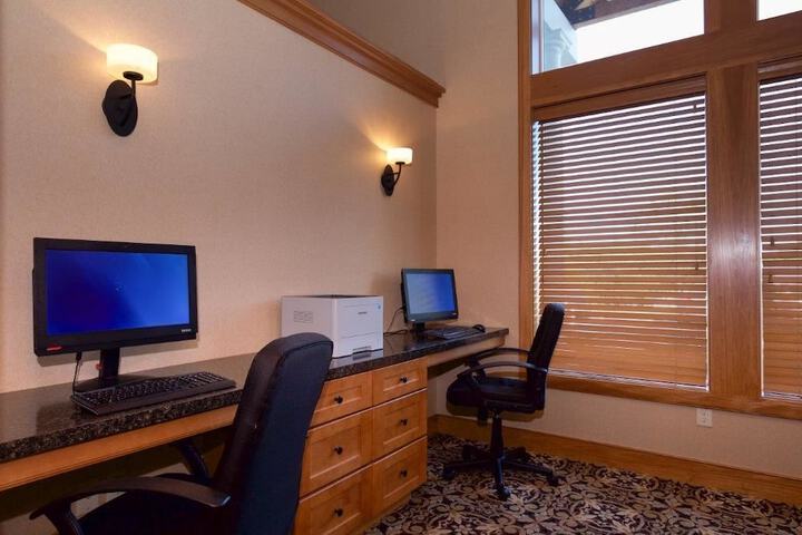 White River Inn and Suites