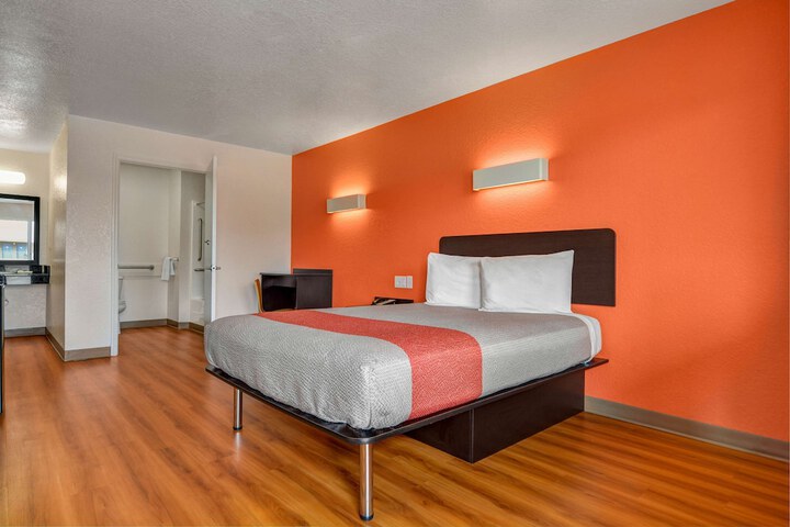 Room 6 of 22