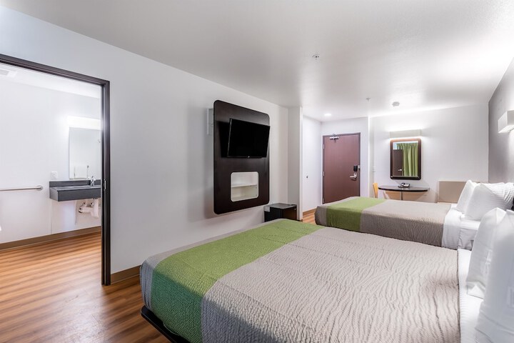 Room 20 of 33