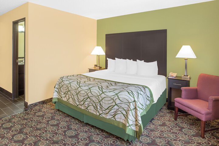 Room 7 of 25