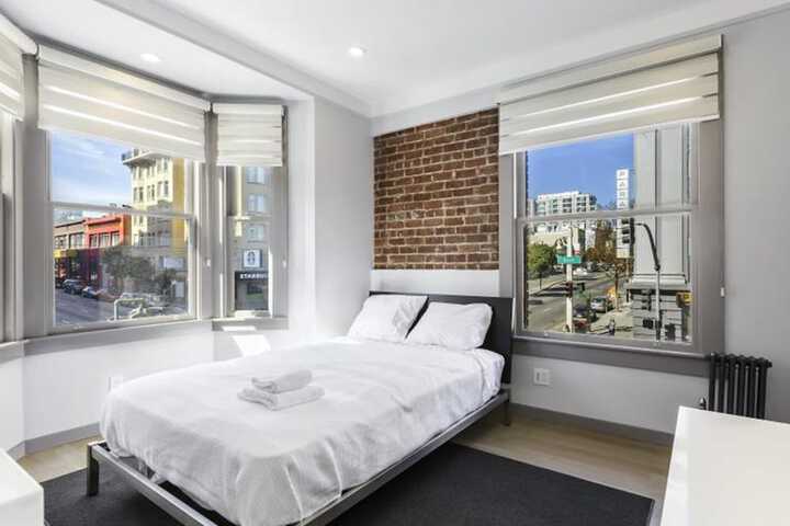 Room 21 of 37