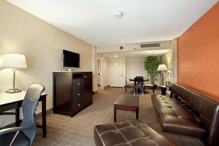 Room 16 of 38