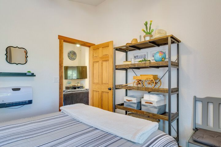 Woodland Park Apartment: Forest Views + Deck!