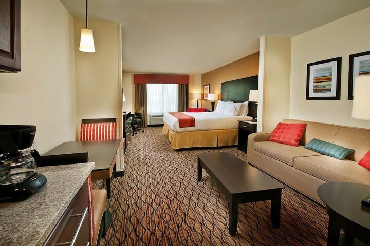 Holiday Inn Express Hotel & Suites Pearsall by IHG
