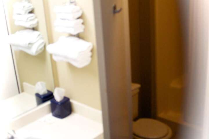 Room 27 of 40