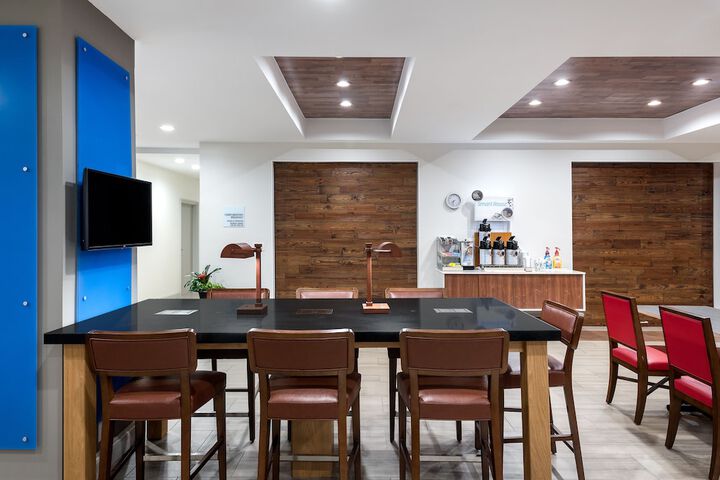 Holiday Inn Express & Suites Florence I-95 & I-20 Civic Center by IHG