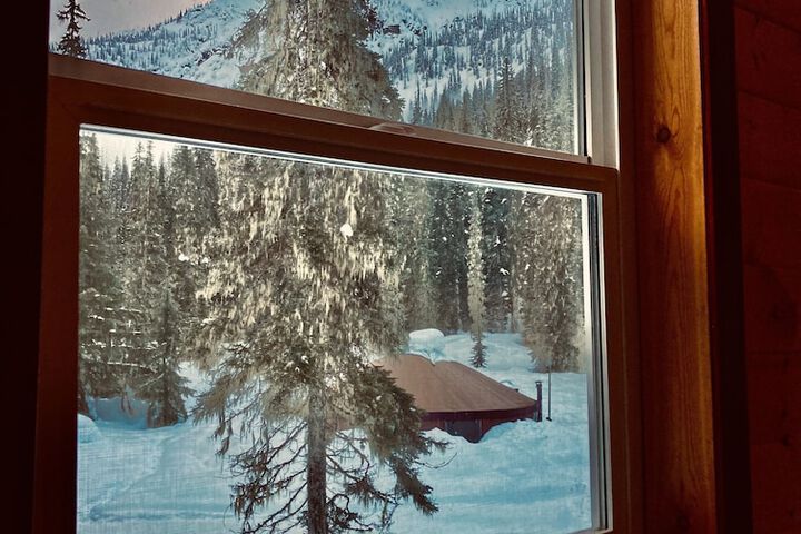 Snowy Mountain Lodge