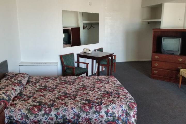 Room 13 of 18