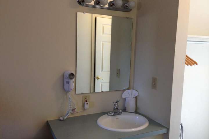 Room 28 of 40