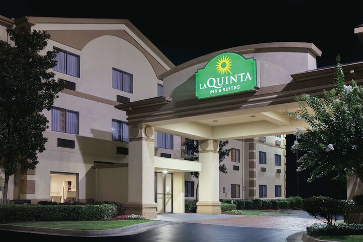 La Quinta Inn & Suites by Wyndham Jackson Airport / Pearl