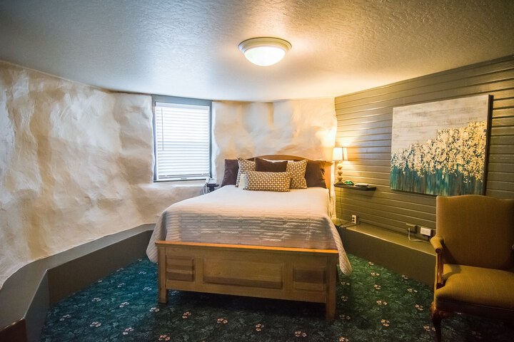 Room 102 of 144
