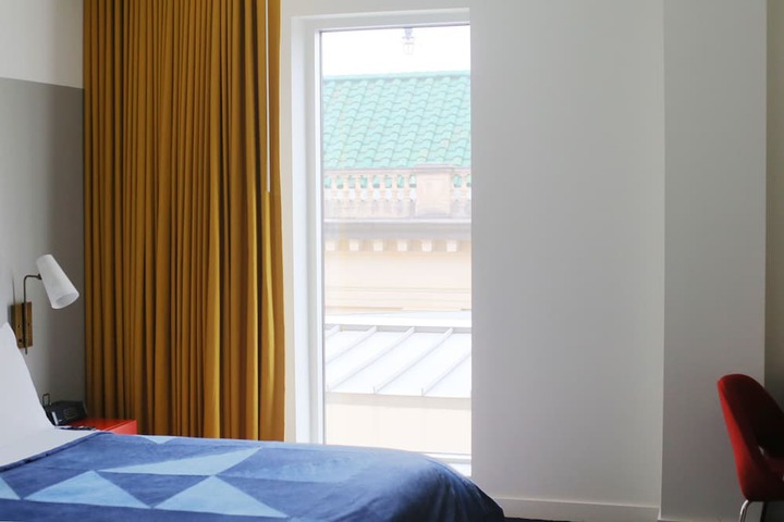 Room 42 of 103