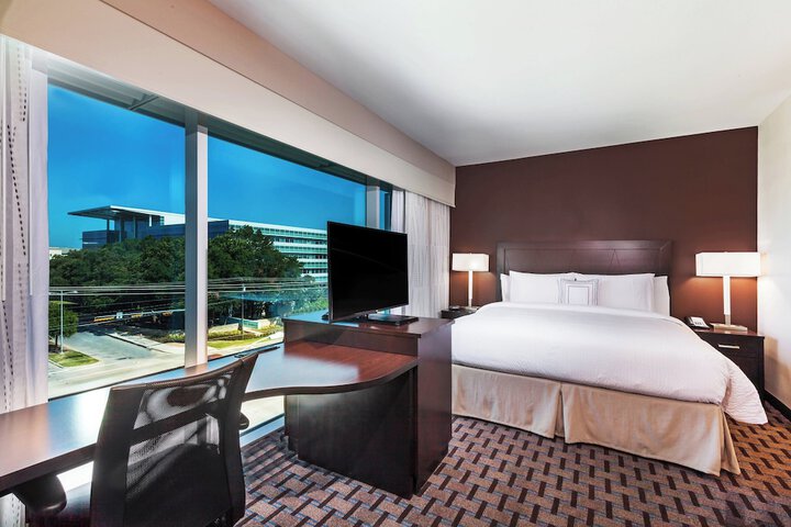 Room 15 of 28