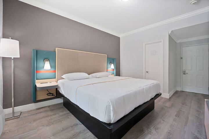 Atrium Hotel Trademark Collection by Wyndham