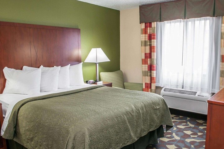 Room 27 of 44