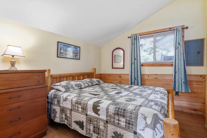 Hide-A-Way Waterfront Cottages