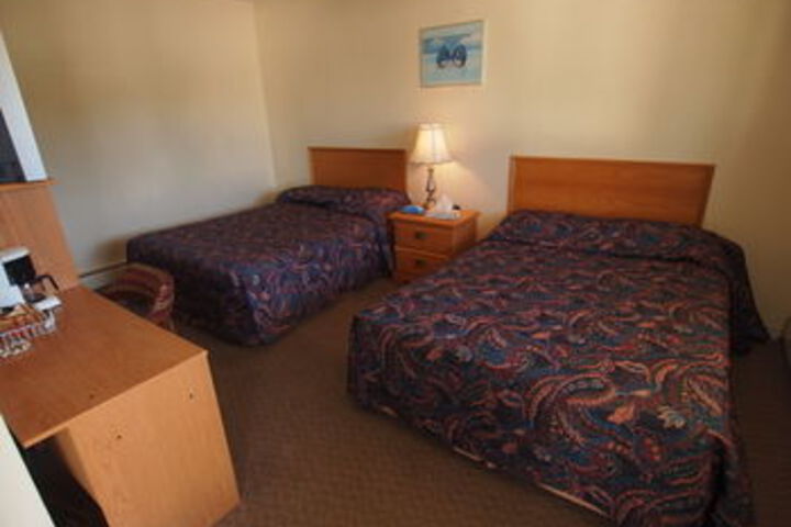 Lakeside Motor Inn