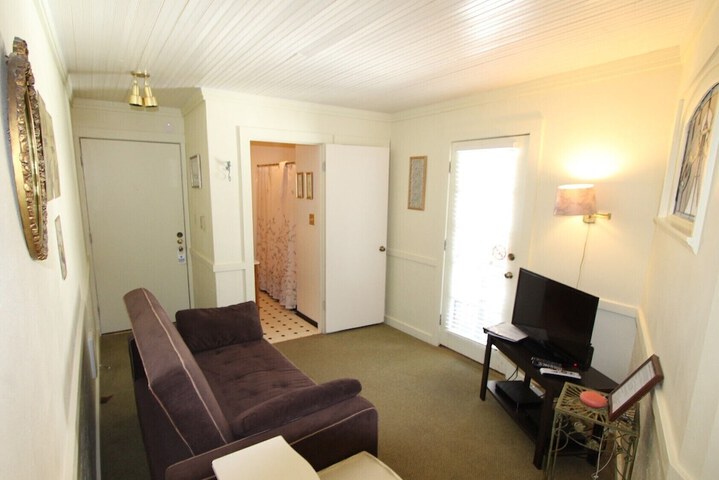 Alexanders Lodge