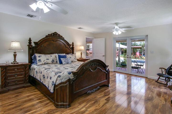 Private Tropical Paradise Guesthouse!