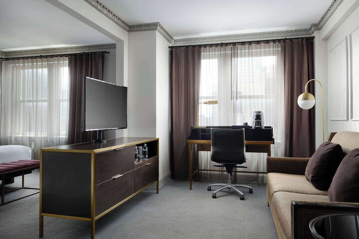 Hotel Phillips Kansas City Curio Collection by Hilton