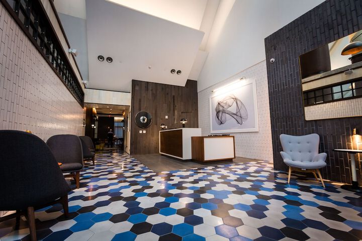Hotel 7 of 102