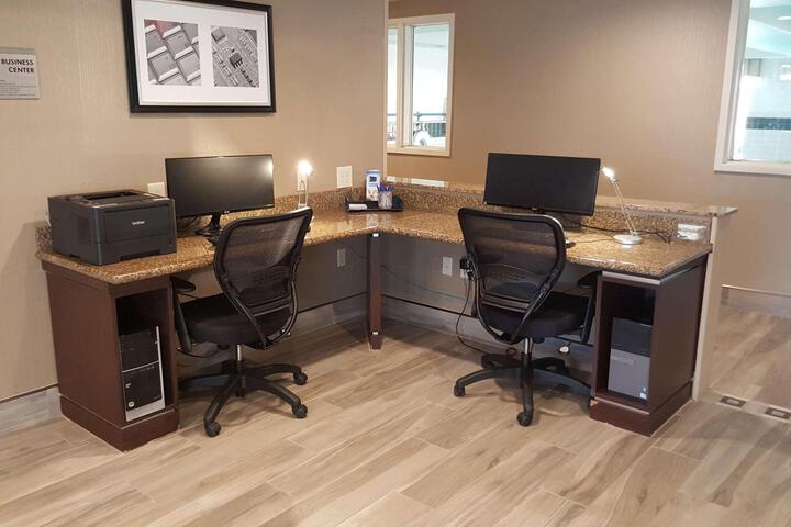 Best Western Plus Airport Inn Suites