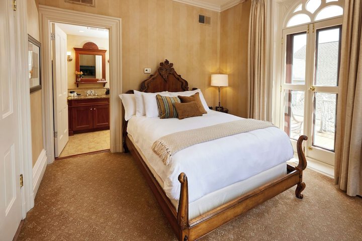 Room 6 of 37