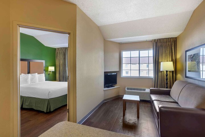 Room 16 of 37