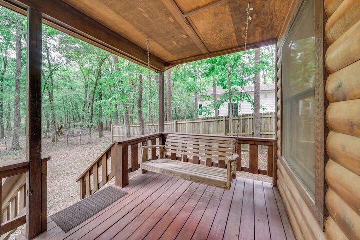Hot Tub & Deck: Broken Bow azalea House'