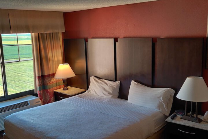 Room 7 of 12