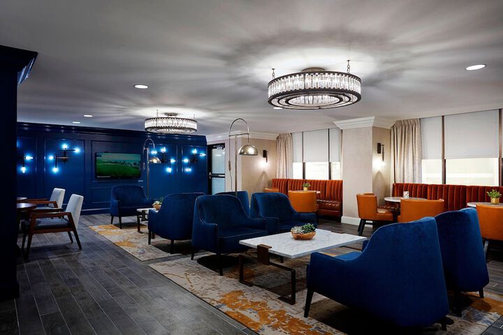 Lounge 73 of 83