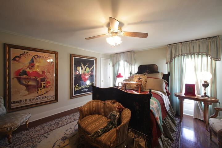 Room 33 of 43