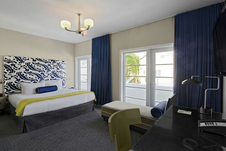 Room 27 of 69