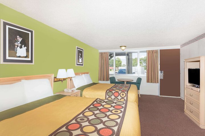 Room 6 of 19