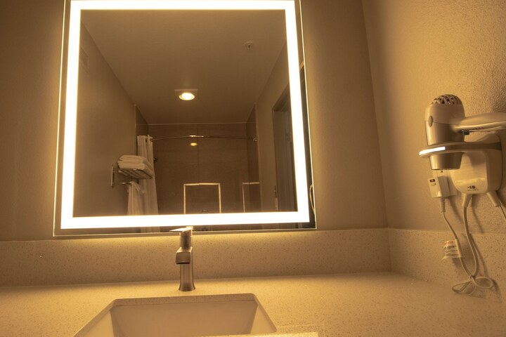 Room 19 of 34