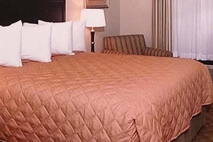 Room 25 of 42