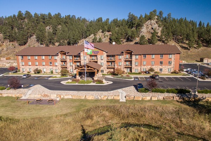 Holiday Inn Express Hotel & Suites Custer by IHG