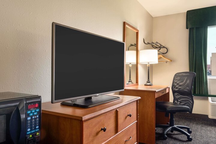 Room 10 of 18