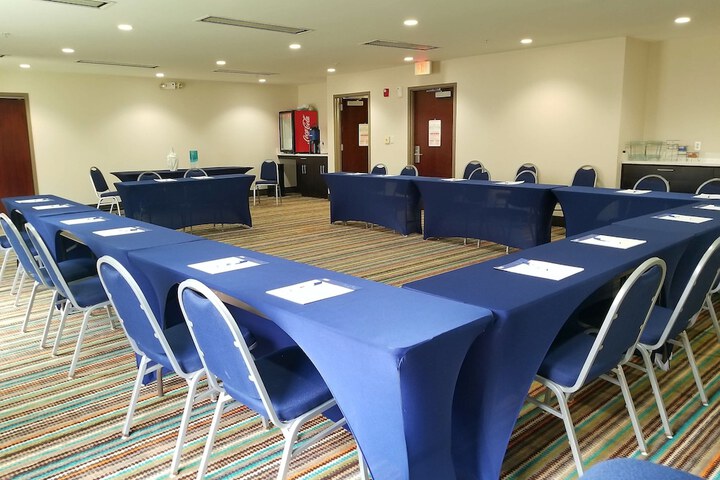 Holiday Inn Express Hotel & Suites Mebane by IHG