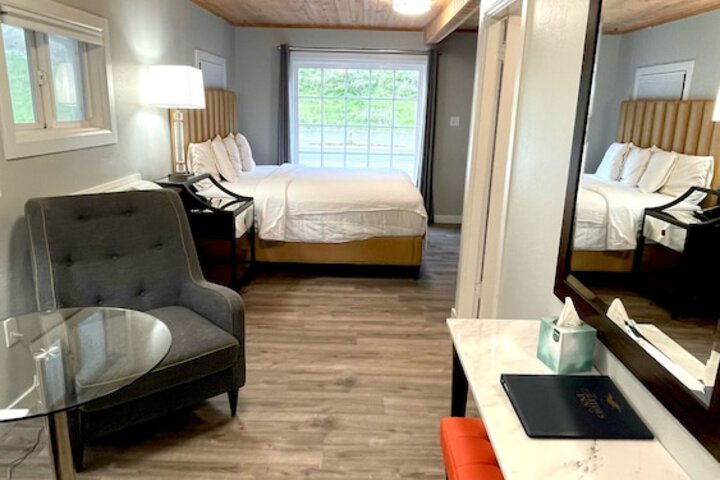 Tides Inn & Suites