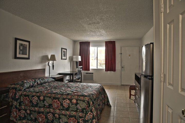 Room 12 of 16