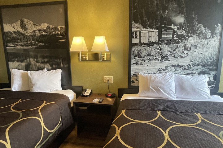 Room 13 of 16