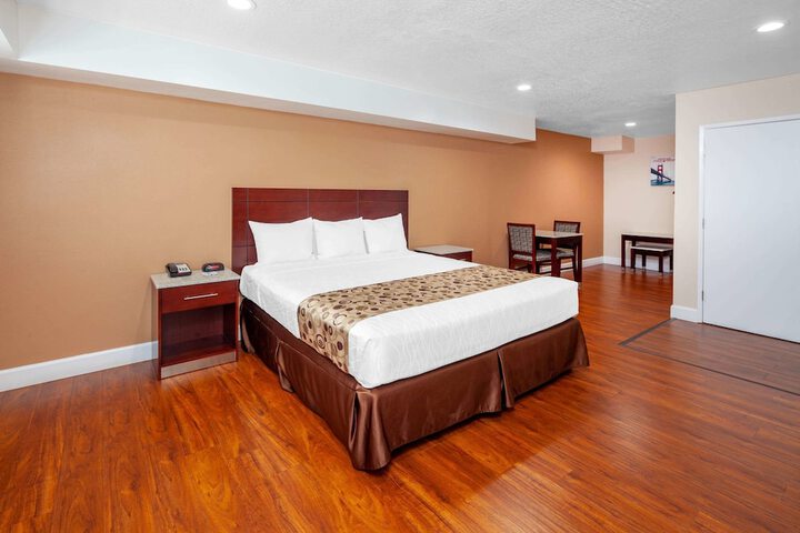Room 10 of 23