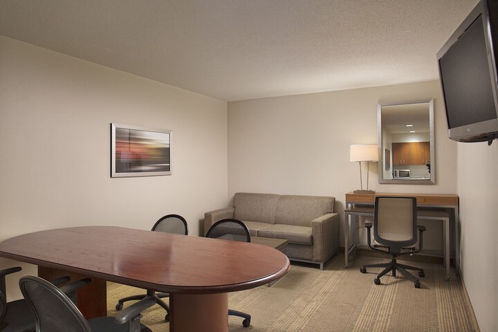 Room 13 of 32
