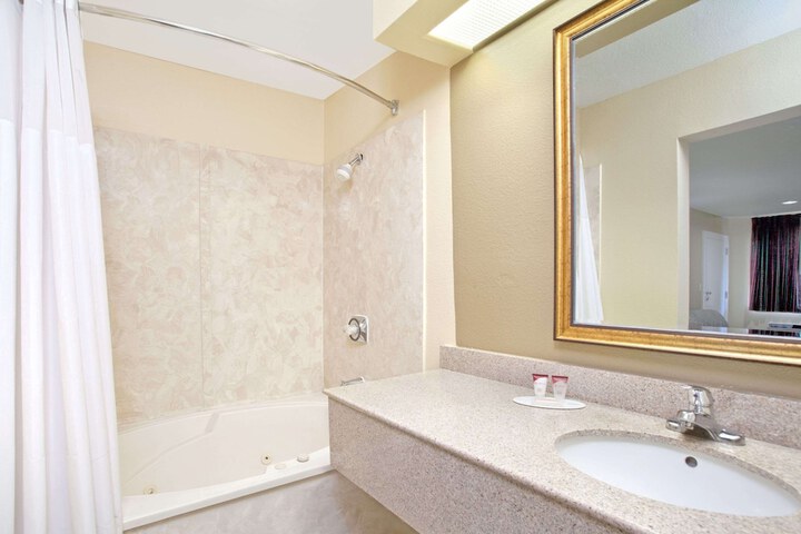 Room 17 of 22