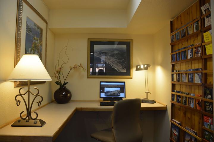 Business Center 17 of 17