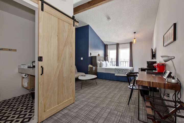 Sideways Inn