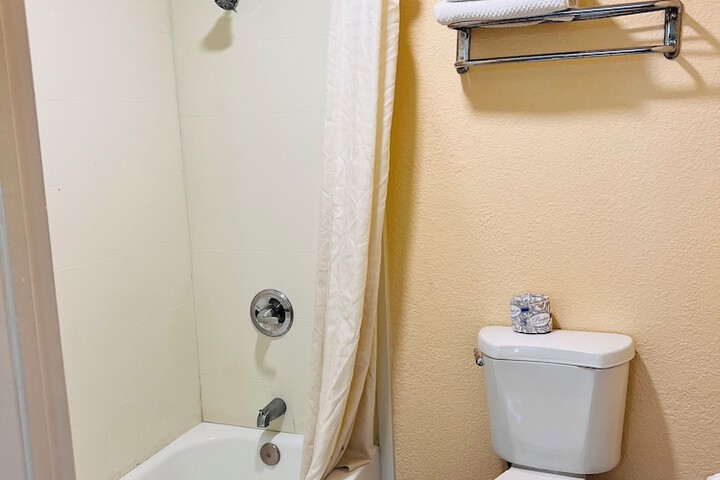 Room 27 of 33
